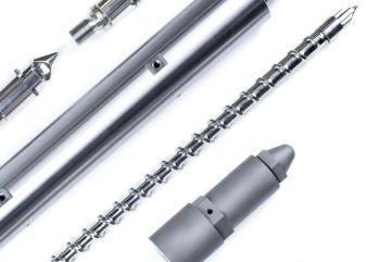 Precyzyjne elementy ślimaka i cylindra używane we wtryskarkach do przetwórstwa tworzyw sztucznych oraz wytłaczarkach.