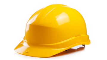 Żółty kask ochronny z daszkiem wykonany z tworzywa sztucznego o gładkiej, błyszczącej powierzchni.