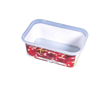 Plastikowy pojemnik spożywczy z etykietą z motywem wiśni, na białym tle.